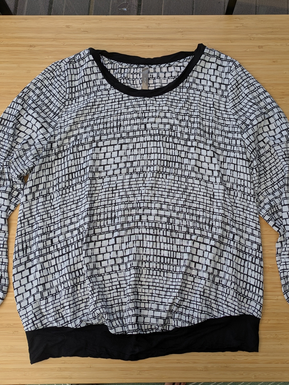Thyme Maternity Black & White Patterned Long-Sleeve Top